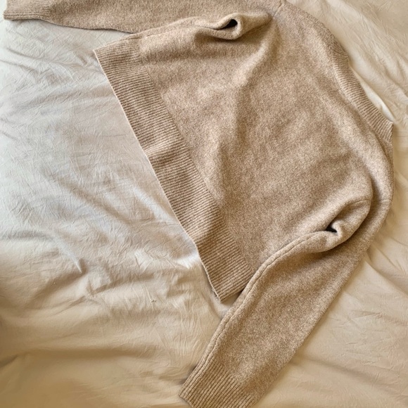 Universal Thread Pullover Polyester Sweater - Picture 3 of 4